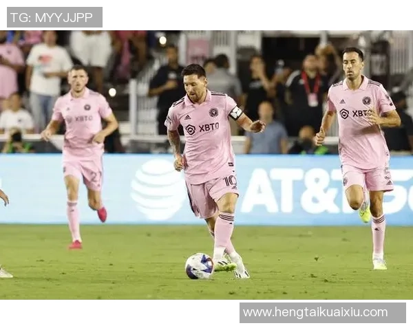 足球明星齐聚看秀视频软件带你领略时尚与运动的完美结合